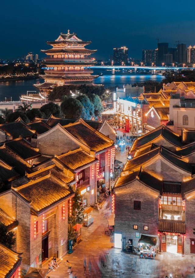 三街两巷历史街区夜景